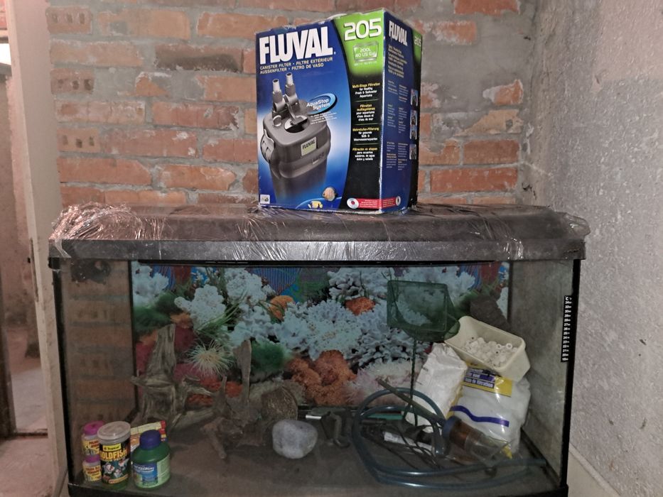 Akwarium panoramiczne z wyposażeniem