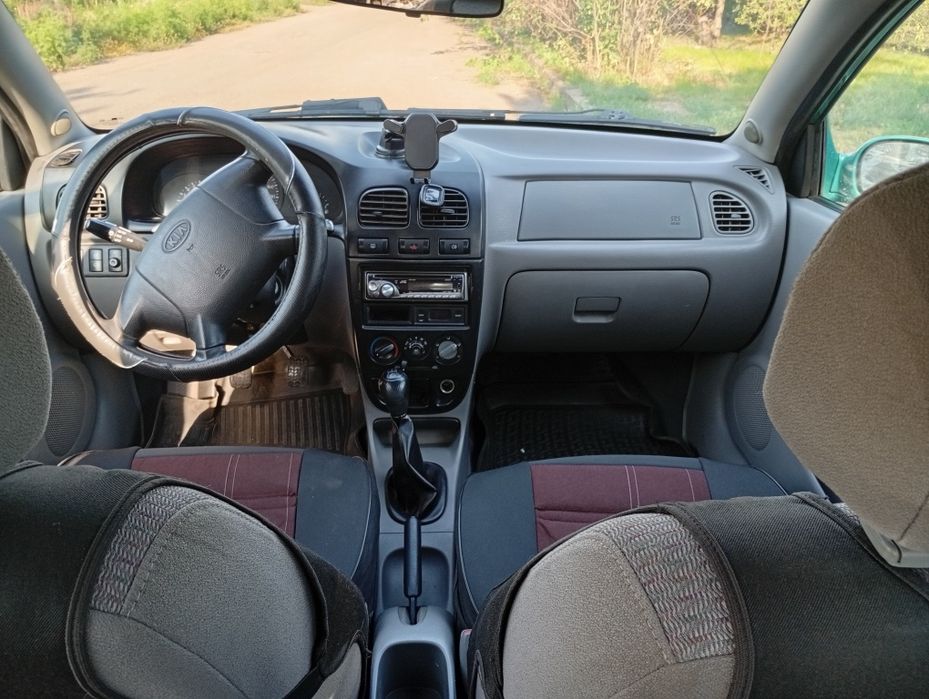 Продам економне авто Kia Rio 1.3 бензин 2000 року
