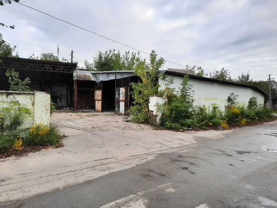 Магазин в центрі Садгори 600 м2 склад 700м2