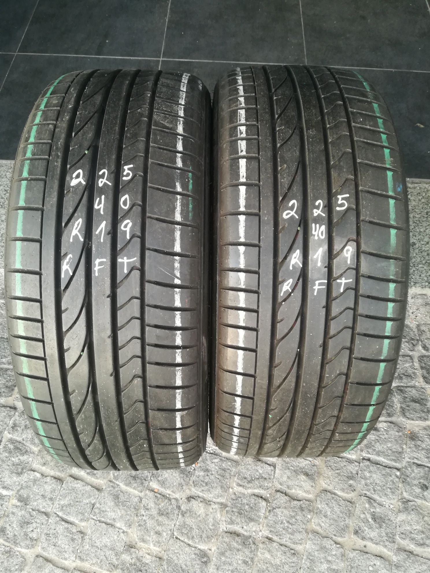 2 pneus 225 40 r19 Runflat Bridgestone