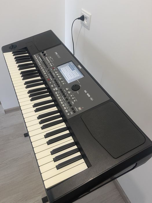 Продам KORG PA600