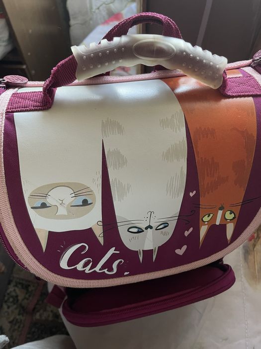 Шкільний портфель для дівчинки