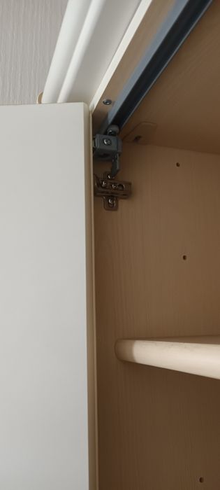 Biała\ogromna szafa