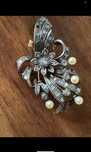 Broche prata, ouro, diamantes e pérolas