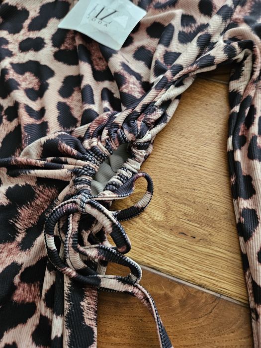 OBNIŻKA - Sukienka midi prążkowana w panterkę rozmiar uniwersalny