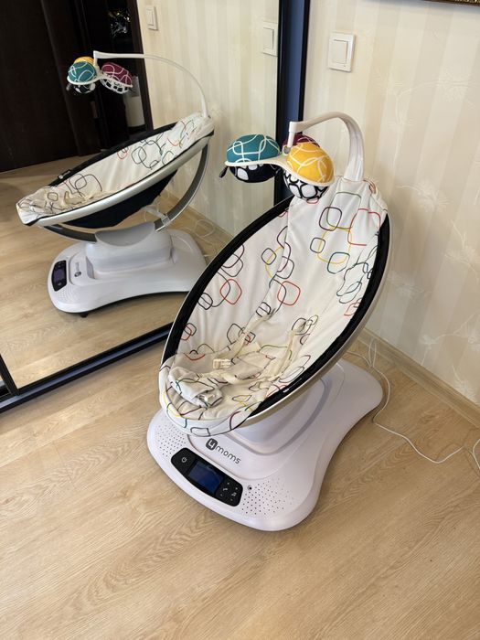Заколисуючий центр гойдалка 4moms mamaRoo