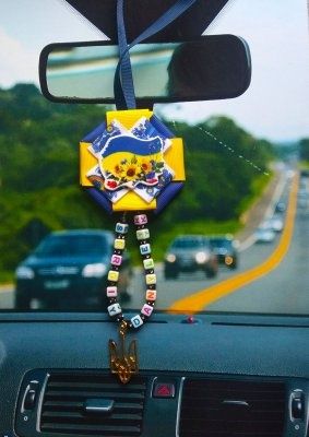 Іменна підвіска в автомобіль