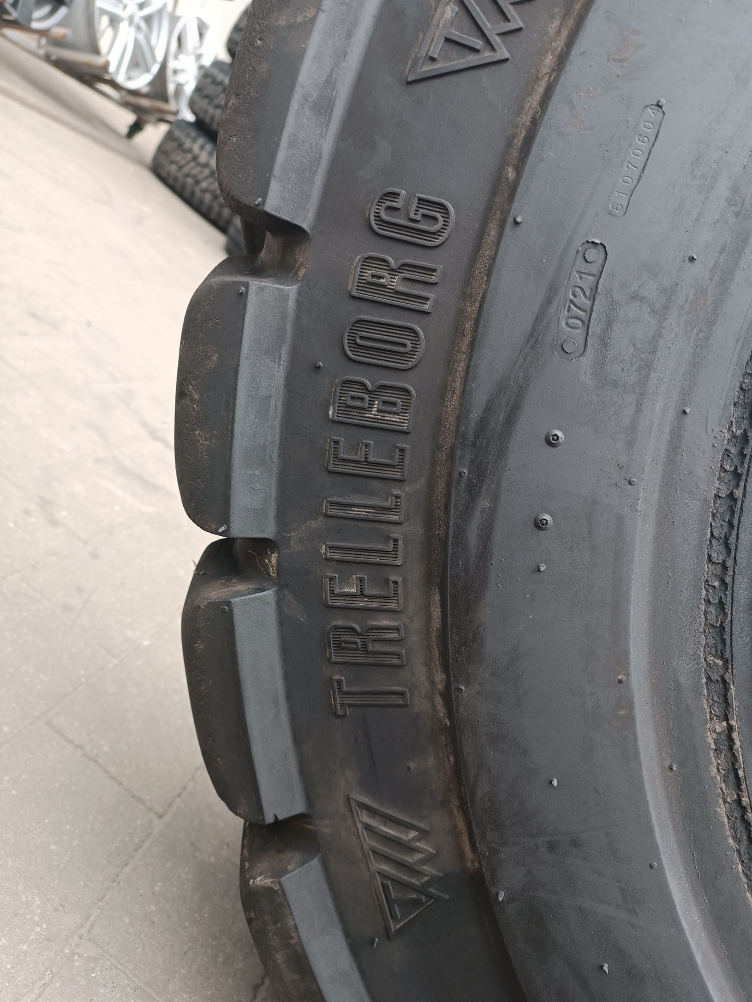 12.00-20 Trelleborg T-900