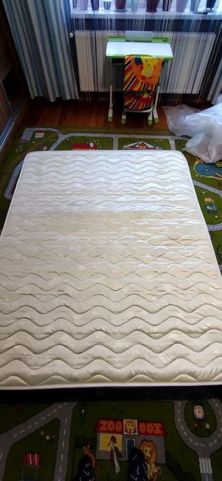 Матрац до ліжка.
