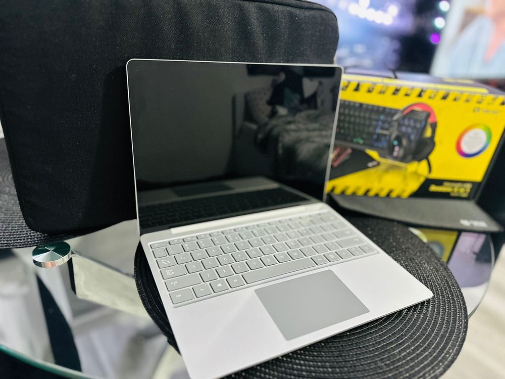 Mega elegancki Laptop MICROSOFT Sufrace 8gb ram 128gb ssd Windows10