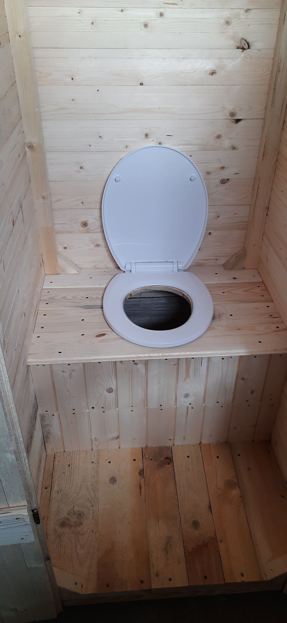 Toaleta, WC drewniana, szalet na budowę działkę