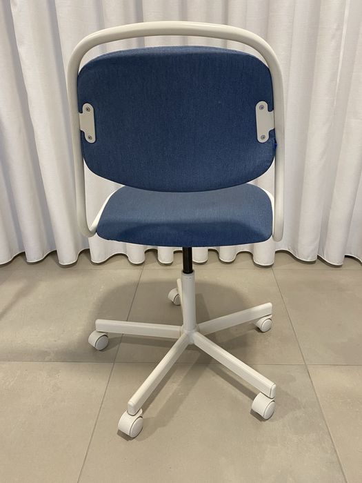 Cadeira criança IKEA azul com rodas