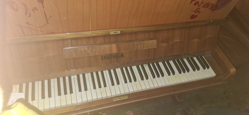 Pianino Legnica stare
