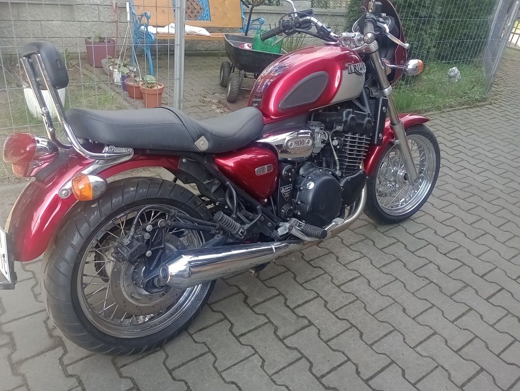 Triumph legend TT 900