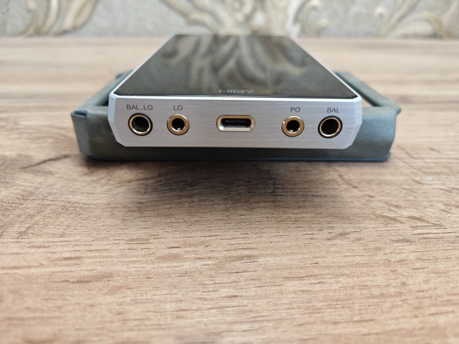 Плеер hiby r6 2020 в идеальном состоянии+ кожаный чехол.