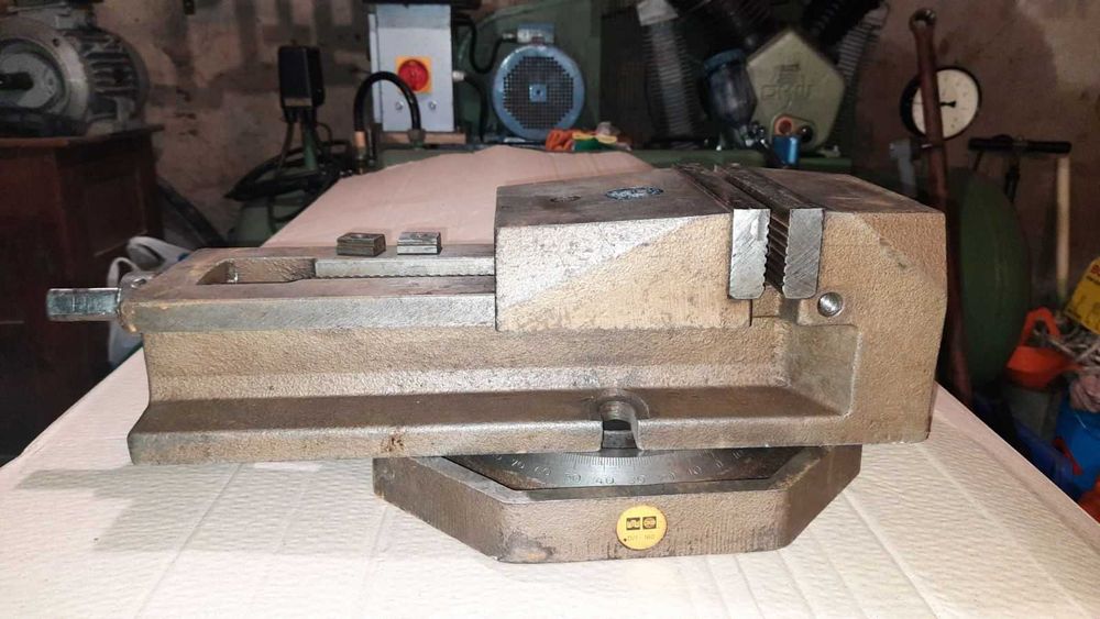 Поворотная основа. Тиски фрезерные WMW SX1-160 Heckert. Германия