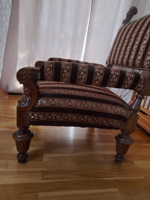 Fotel w stylu antycznym