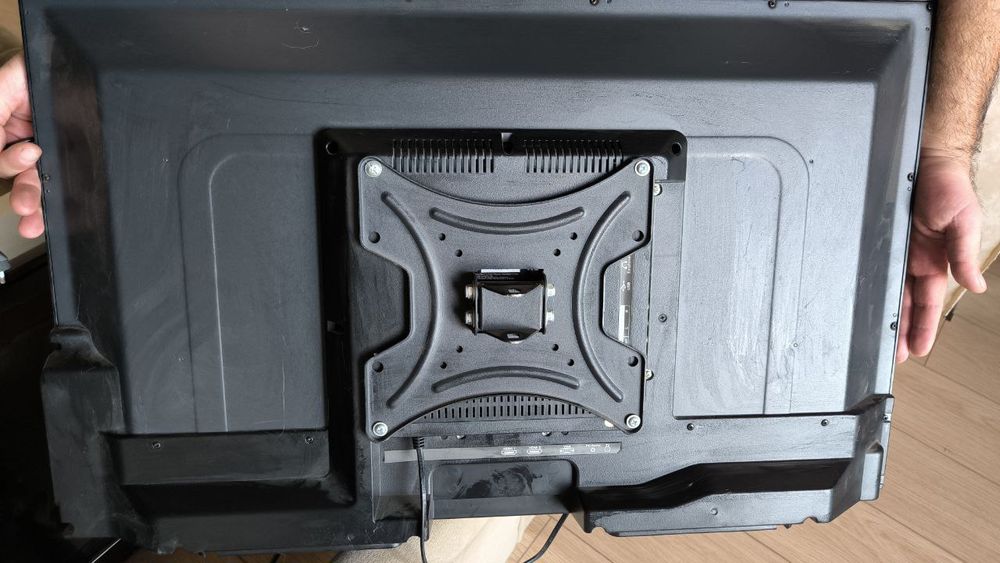 Продам телевізор Saturn 32 дюйми 720р