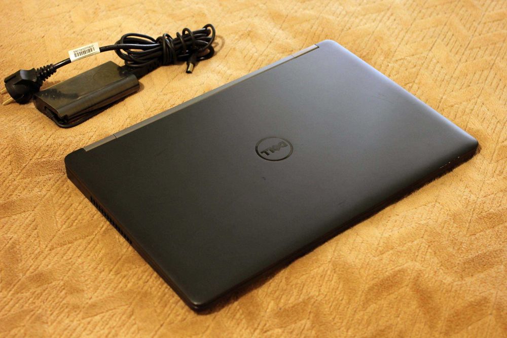 DELL 5570/Core i5-6300/Видео 2GB/8GB/SSD256/АКБ 5ч/15.6 ips FHD