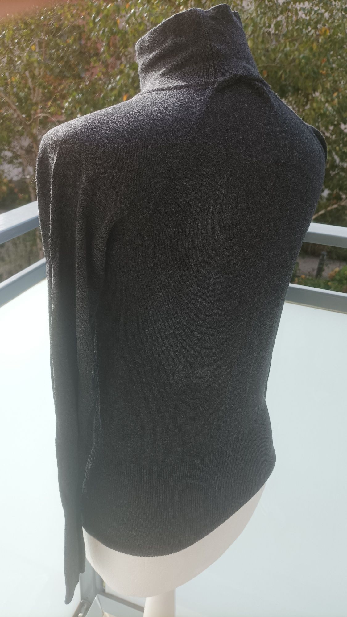 Ciemno szary sweter damskie Reserved  golf półgolf rozmiar M z ozdobną