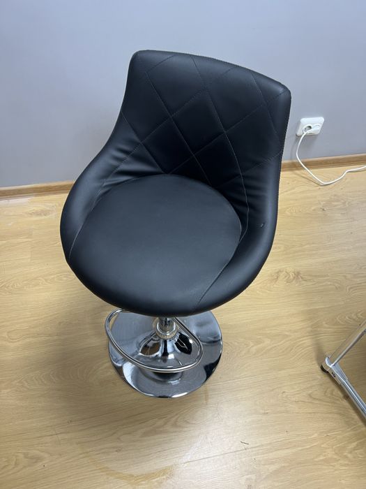 Барний стул, стул для візажистів та бровистів