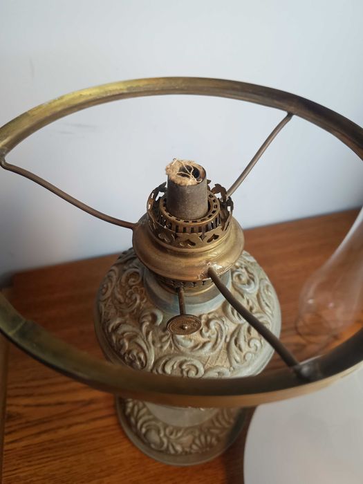 Stara lampa naftowa - pięknie zdobiona
