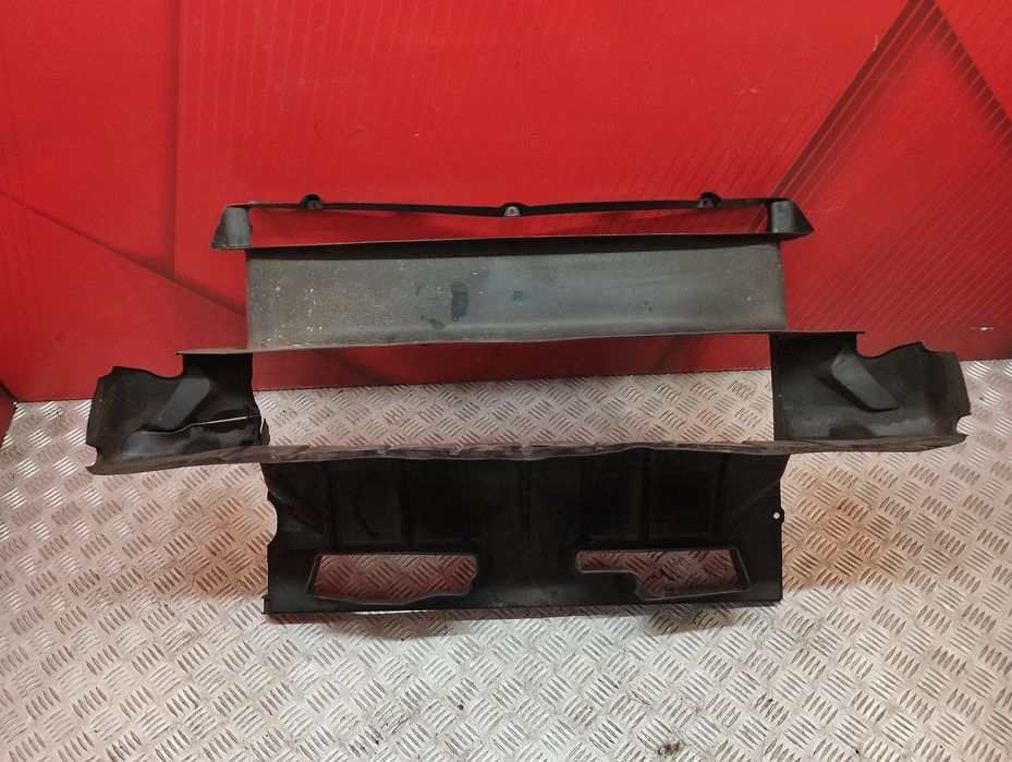 Дефлектор (попвітропровід) радіатора центральний VW Touareg Туарег GP