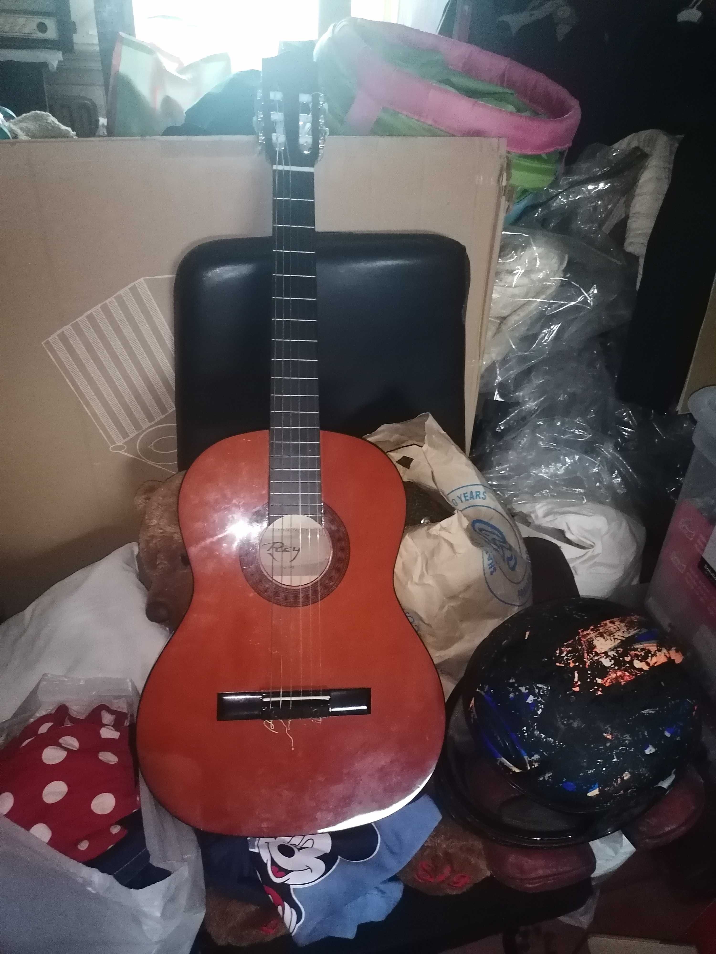 Guitarra acústica Rey  restaurada