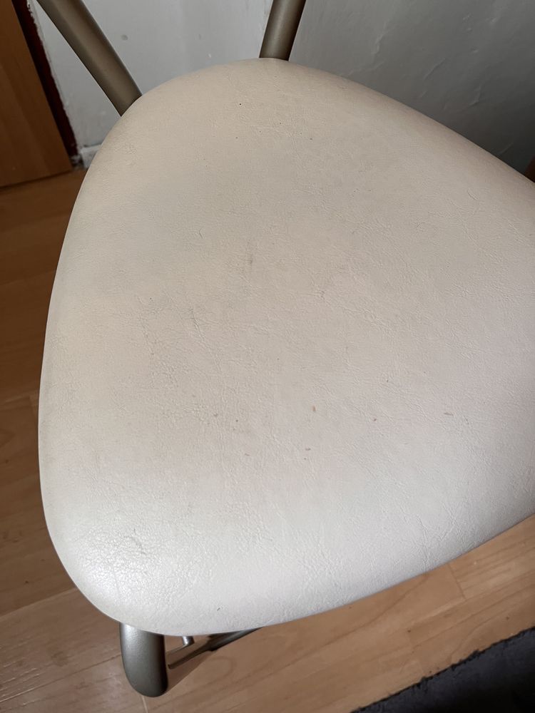 Krzesło barowe,hoker z beżowym siedziskiem