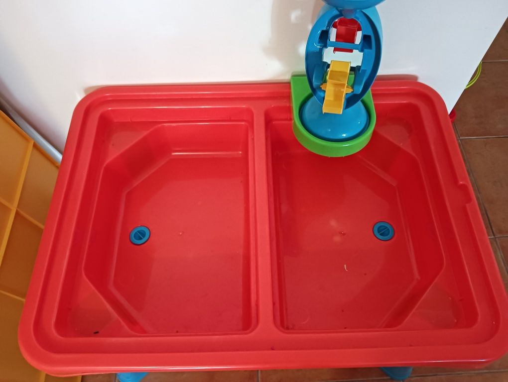 Mesa multifunções para criança - como nova