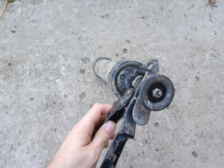 Wyciskacz do silikonu pistolet do wyciskania mas 300ml tuba obudowany