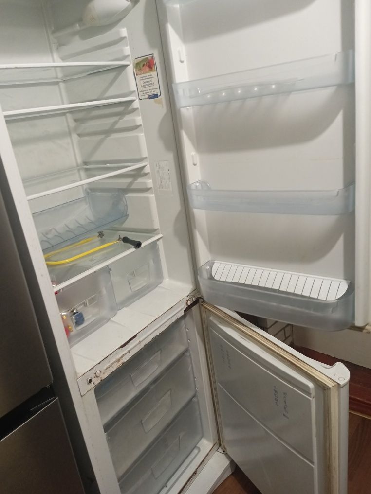 Холодильник Indesit