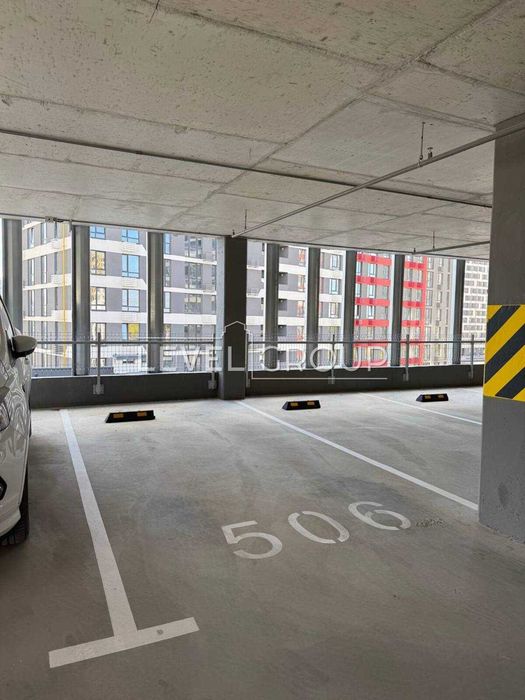 Продаж критого паркомісця В ЖК Варшавський, вул. О.Олеся 25