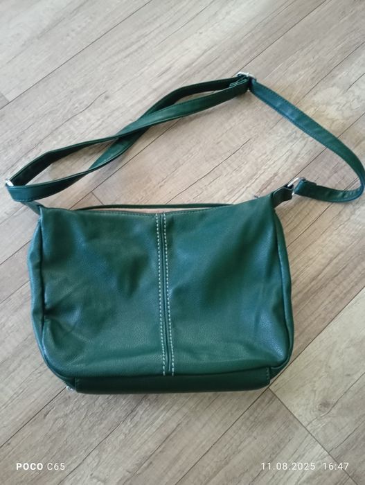 Torebka w kolorze ciemno zielonym