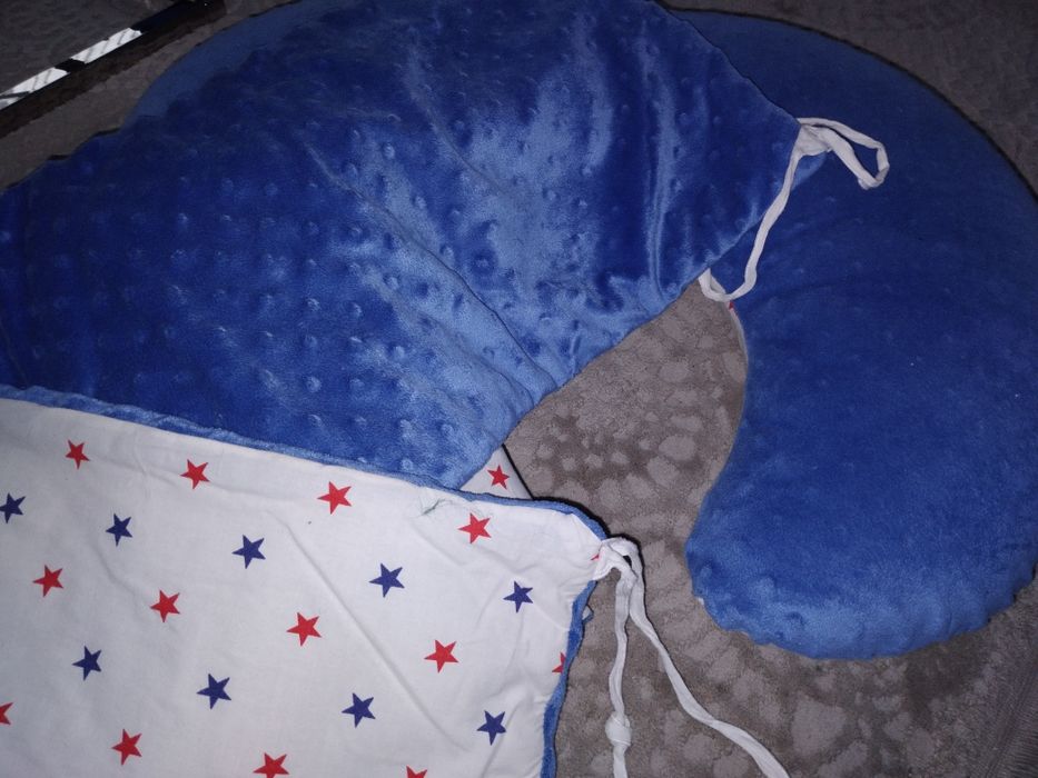 Poduszka rogal do karmienia i ochraniacz do dziecięcego łóżeczka