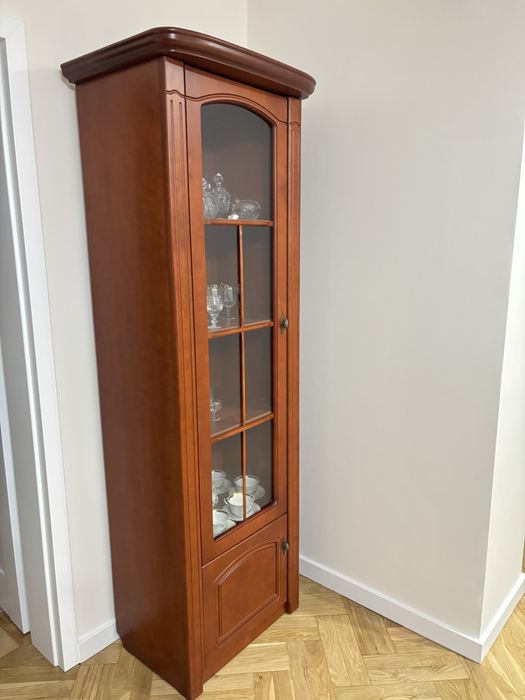 Meble do salonu stół z krzeslami, komoda, witryna