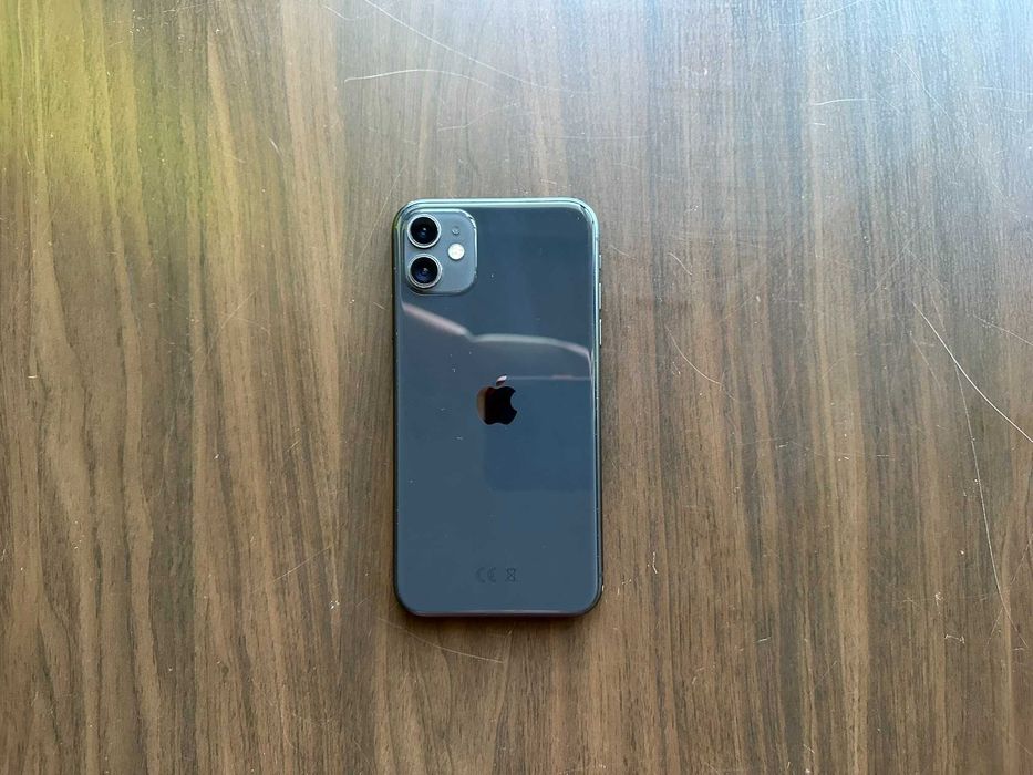 iPhone 11 — Preto