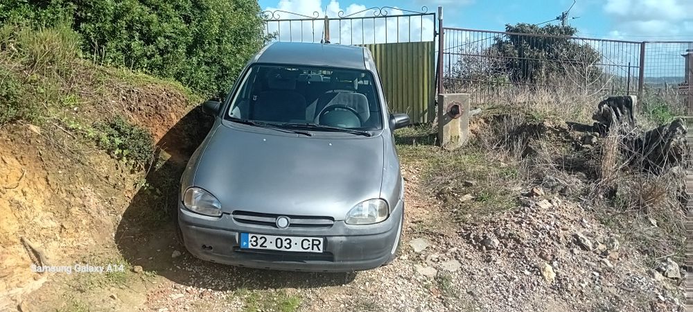 Opel corsa 4 portas