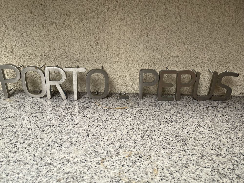 Vendo letras em inox ou aco escovado