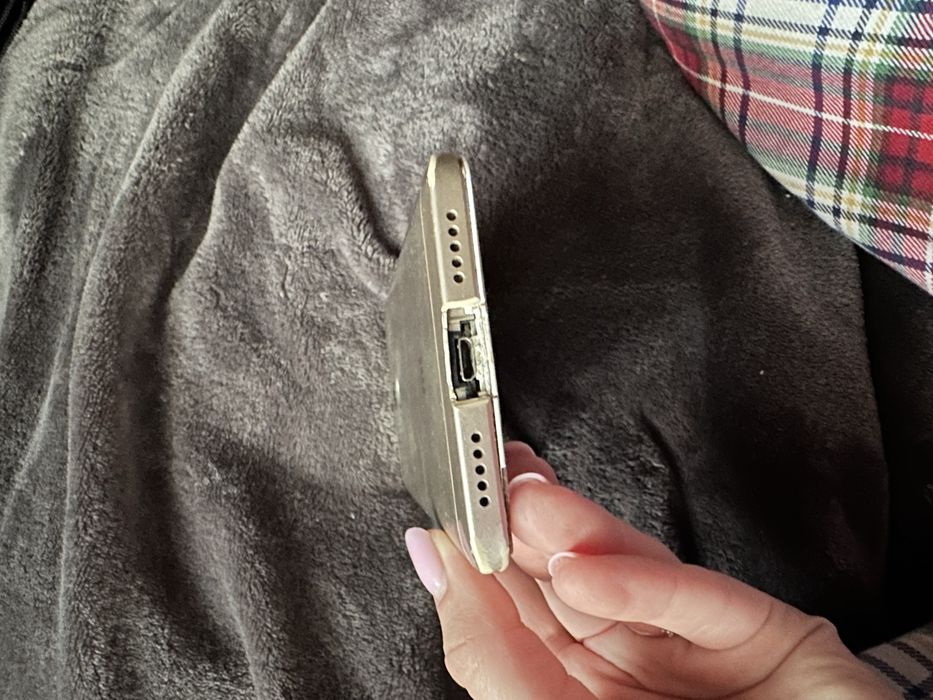 Redmi Not 8 в темно синьому кольорі ті інші