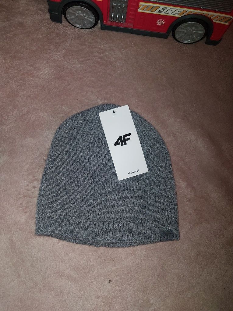 Nowa czapka dziecięca firmy 4F