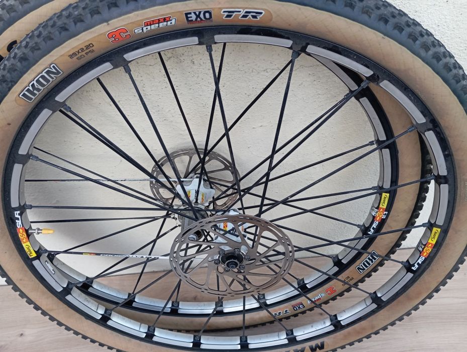 J-Bikes Rodas 29 BTT Mavic Crosmax SLR / Mavic Crosmax ST