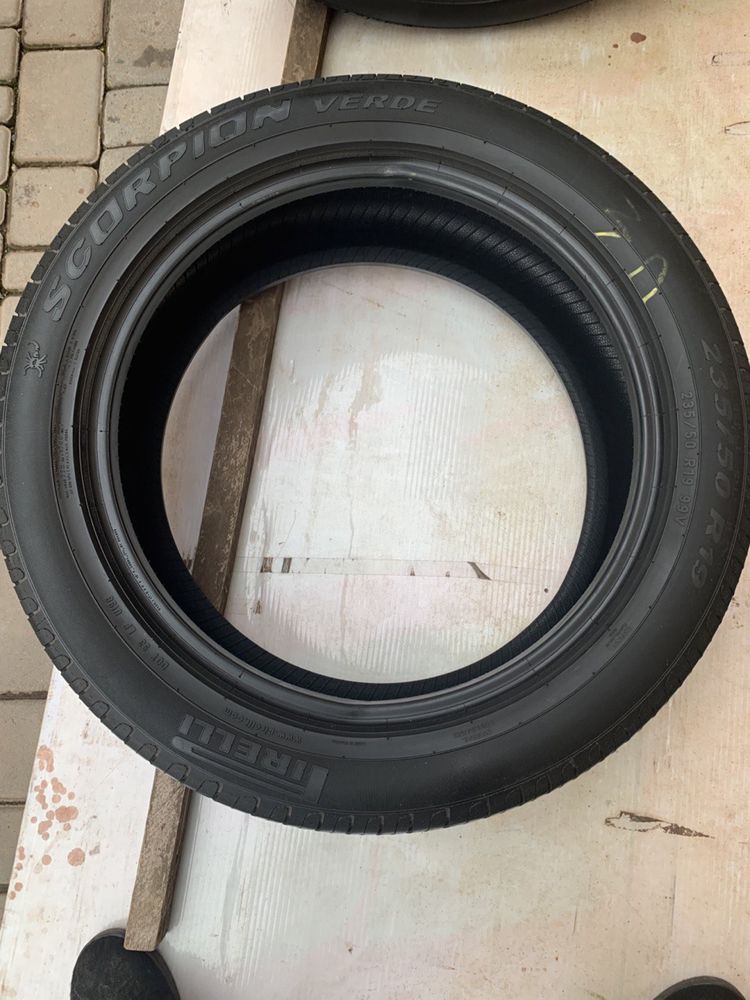 Продам пару летней резины Pirelli 235 50 19