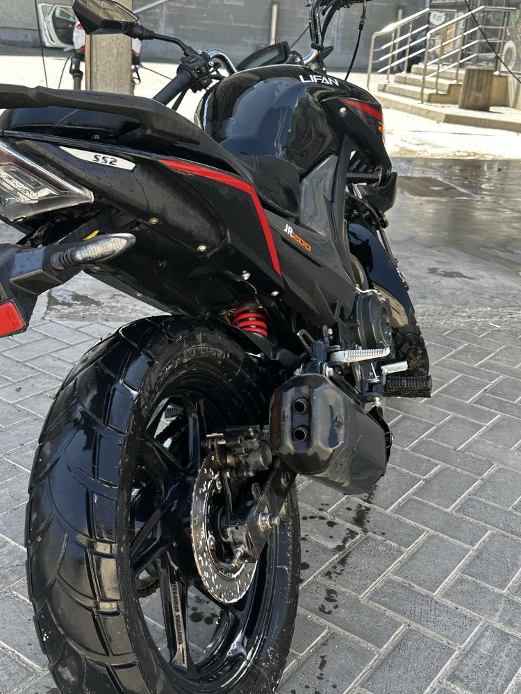 Мотоцикол Lifan JR200