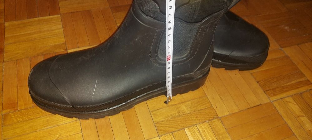 Krótkie czarne kalosze r. 45