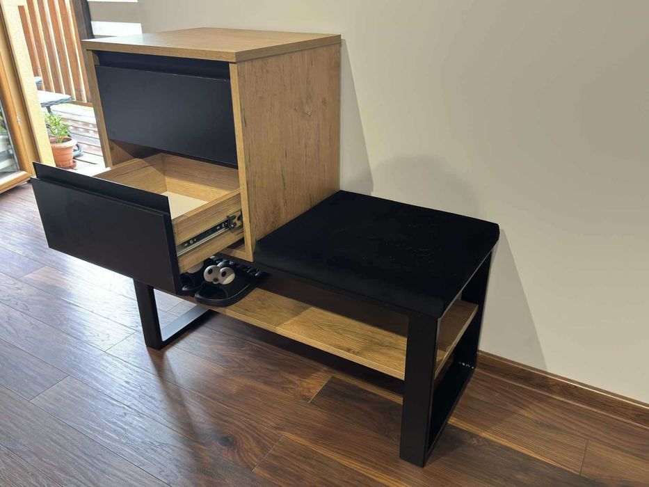 Szafka na buty z tapicerowanym siedziskiem na konstrukcji stalowej