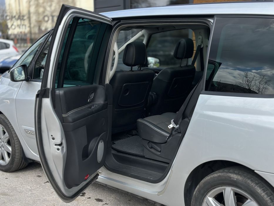 RENAULT ESPACE 2011р, 2.0 дизель, механіка, передній привід