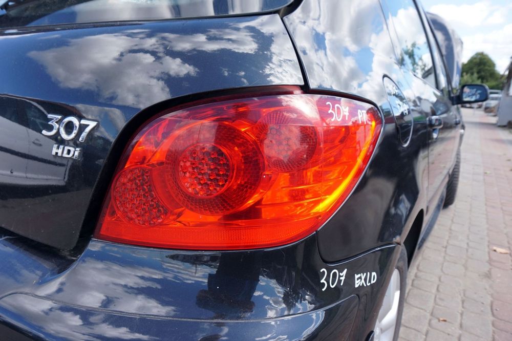 LAMPA TYLNA PRAWA 307 LIFT 5D HB  PEUGEOT 2005-2007