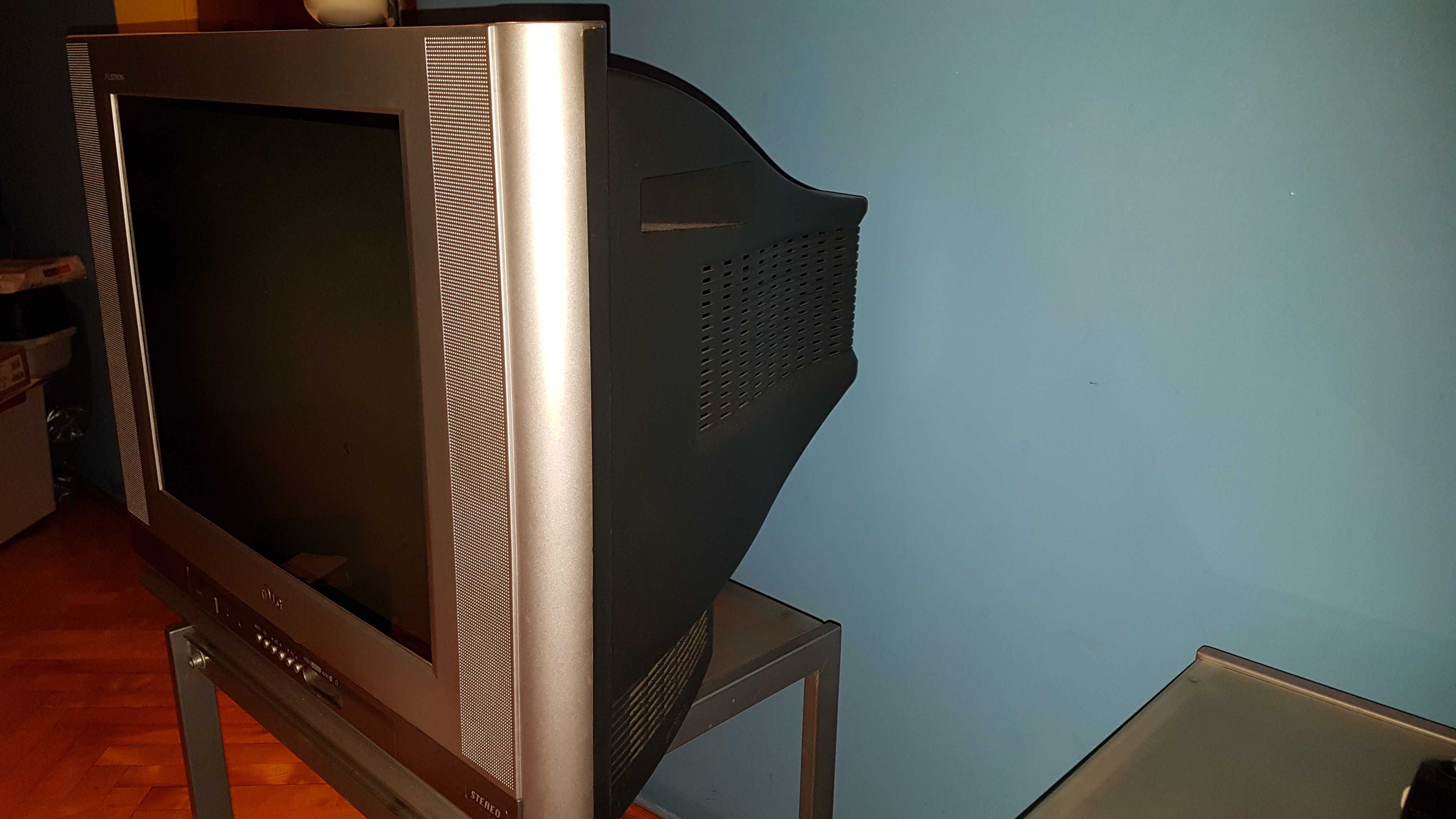 Telewizor 21 cali LG Flatron Płaski kineskop stereo