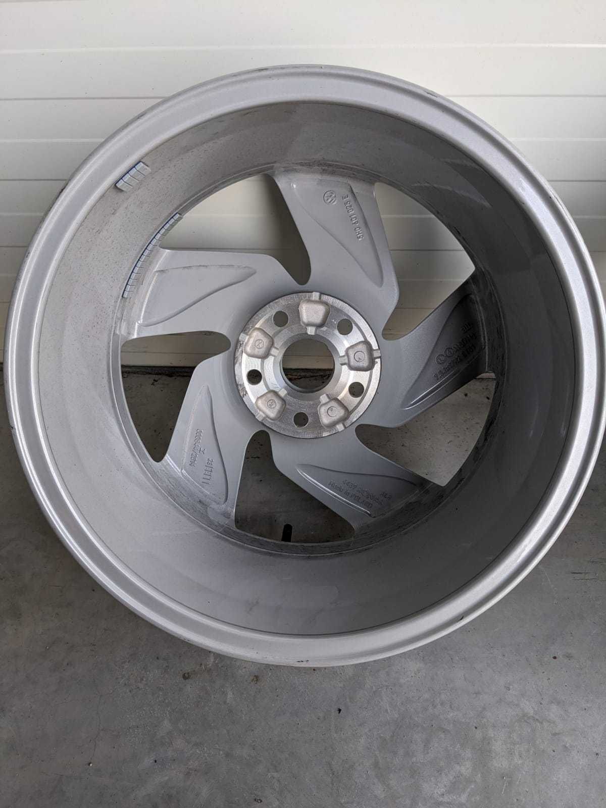 Felgi aluminiowe 3 szt  VW Golf VIII 7,5Jx17H2 ET51 5x112